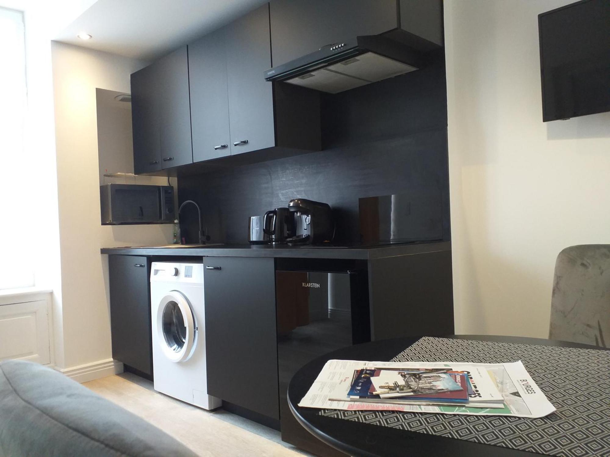 Les Volets Bleus - Deux Appartements Et Un Studio, Jardin Bourges Bilik gambar
