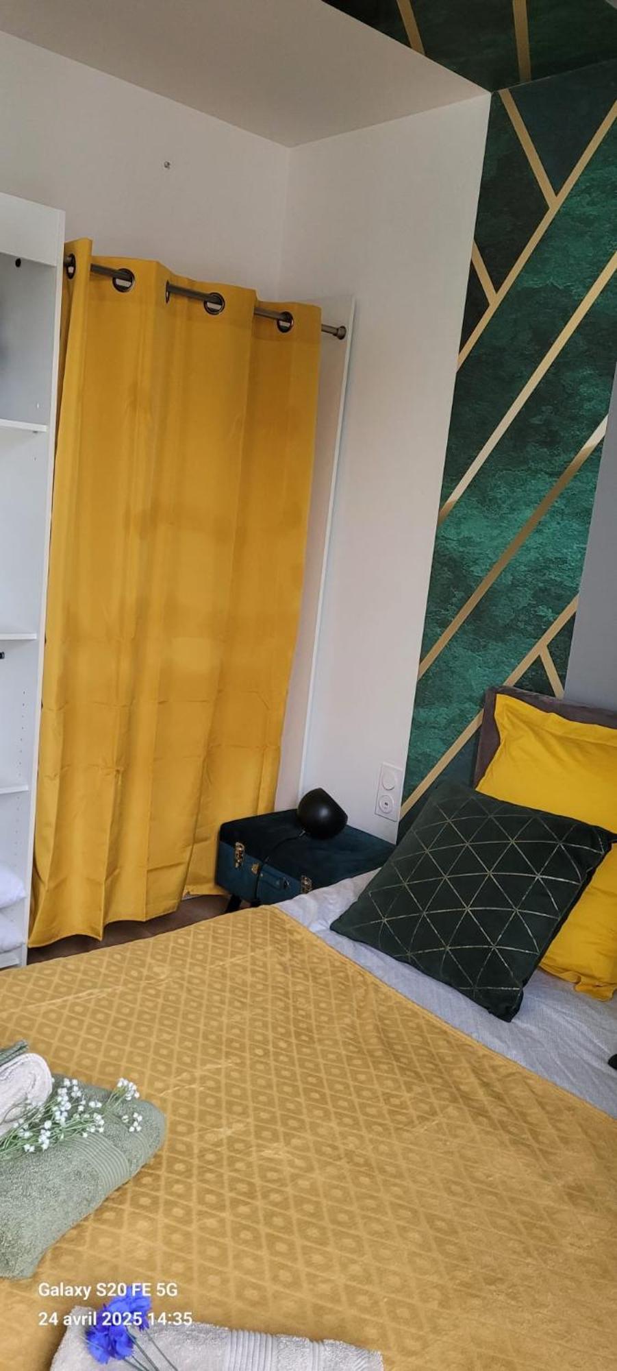 Les Volets Bleus - Deux Appartements Et Un Studio, Jardin Bourges Luaran gambar